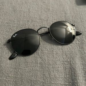 Black round metal Ray-Ban Sunglasses